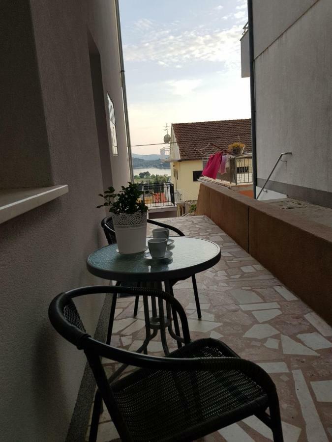 Apartments Nakic Шибеник Экстерьер фото