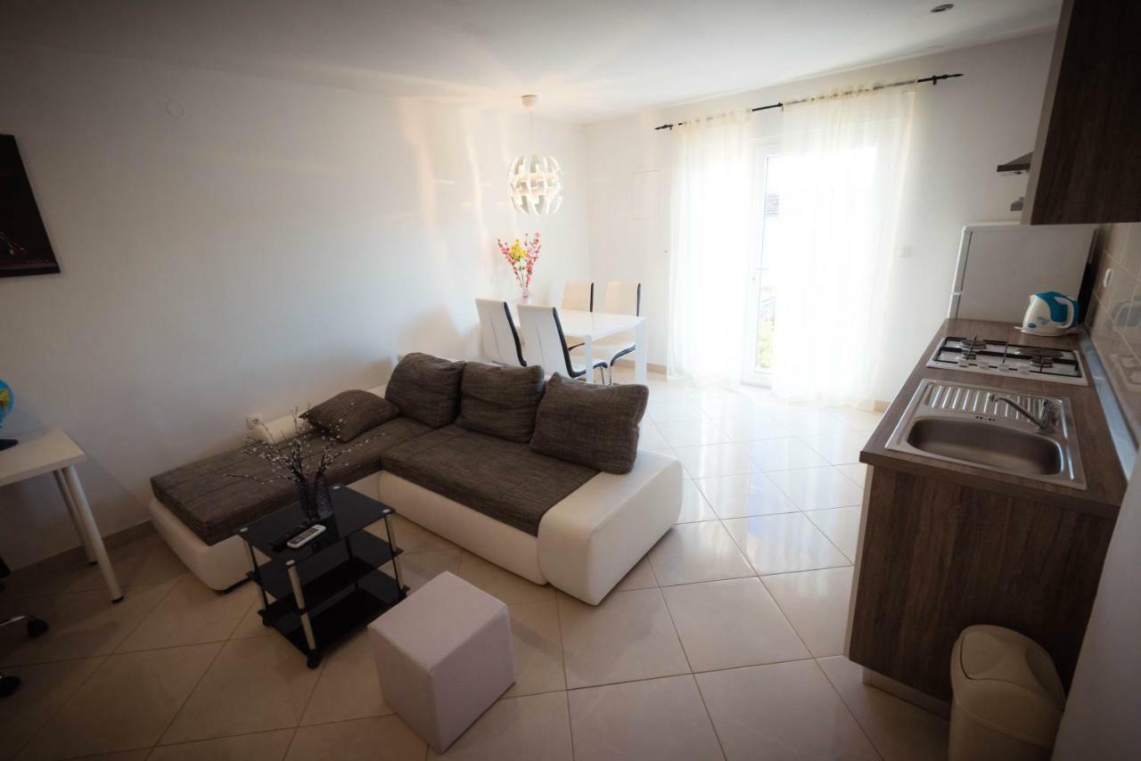 Apartments Nakic Шибеник Экстерьер фото
