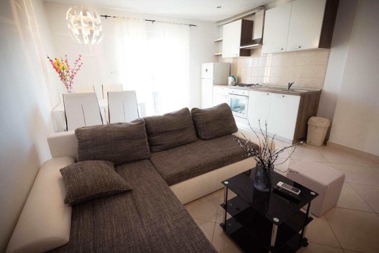 Apartments Nakic Шибеник Экстерьер фото