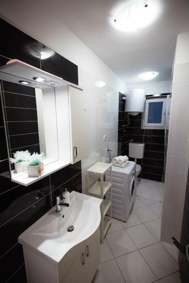 Apartments Nakic Шибеник Экстерьер фото